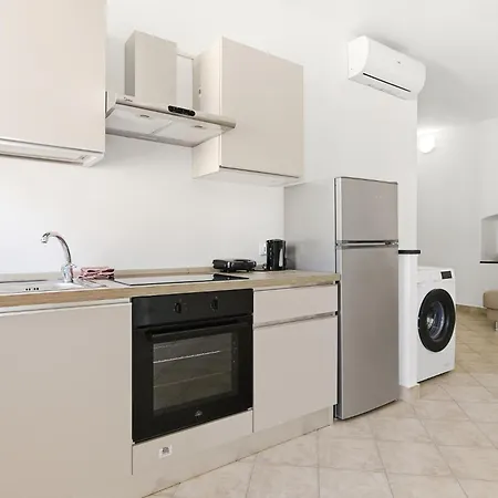 Apartment Hostdomus-happy Finale Ligure